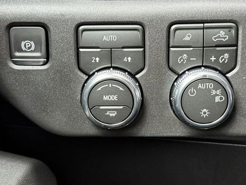 New 2026 GMC Sierra 1500 SLE w/ Preferred Package AWD/4WD image 30