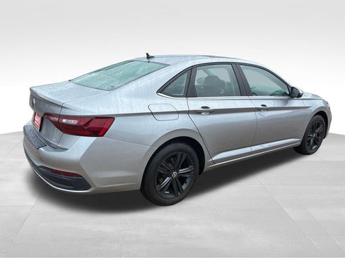 Used 2023 Volkswagen Jetta SE FWD image 5
