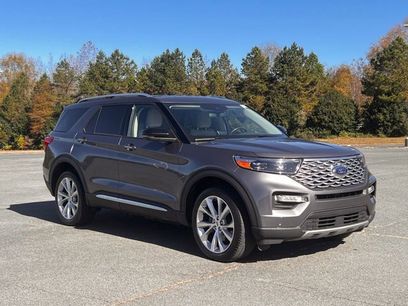 Certified 2022 Ford Explorer Platinum w/ Technology Package
