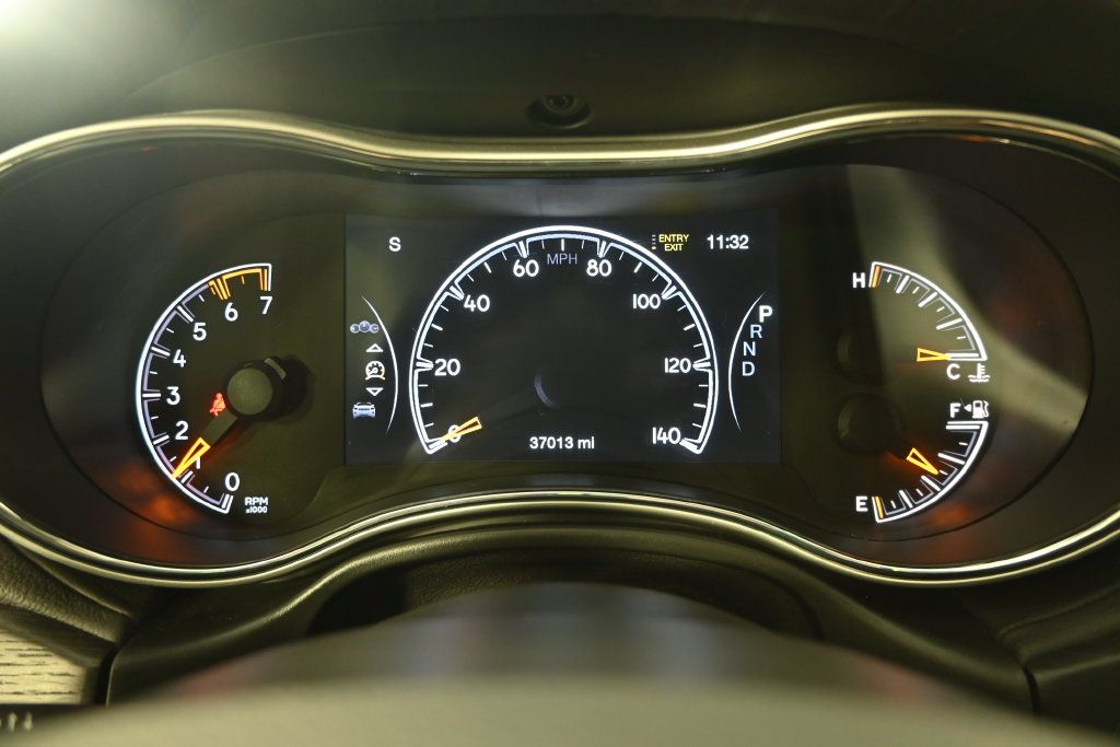 Used 2021 Jeep Grand Cherokee Summit AWD/4WD image 25