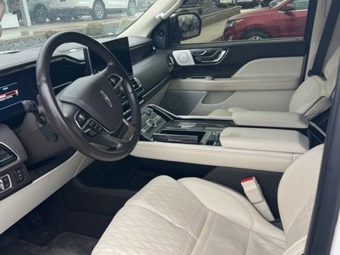 Used 2022 Lincoln Navigator Black Label image 2