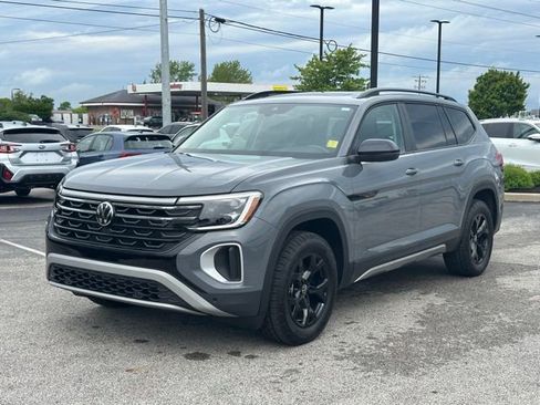 Certified 2025 Volkswagen Atlas Peak Edition SE AWD/4WD image 3
