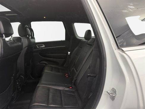 Used 2018 Jeep Grand Cherokee Limited image 24