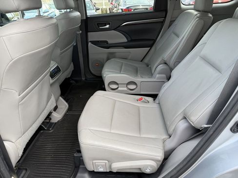 Used 2015 Toyota Highlander Limited image 25