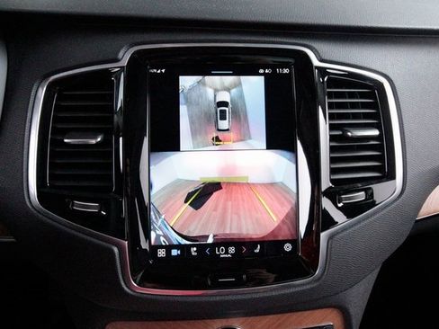 Certified 2025 Volvo XC90 B6 Plus w/ Protection Package Premier image 21