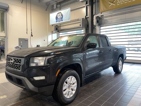 Used 2024 Nissan Frontier SV w/ Technology Package image 3