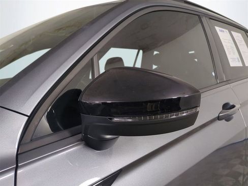 Used 2024 Volkswagen Tiguan SE R-Line image 12