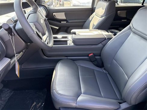 New 2025 Ford Expedition Active image 23