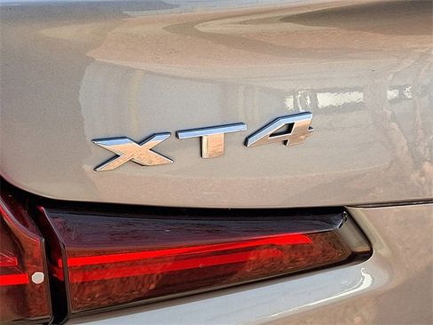 Used 2024 Cadillac XT4 Premium Luxury image 25