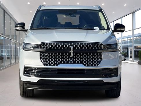 Certified 2025 Lincoln Navigator L Reserve AWD/4WD image 9