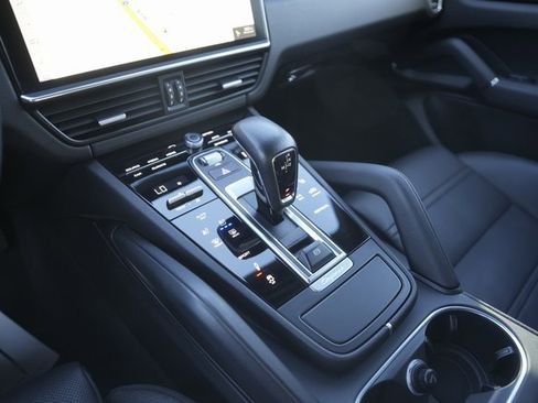 Used 2021 Porsche Cayenne image 28