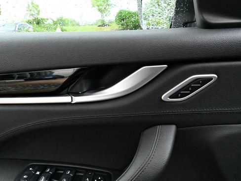 Used 2020 Maserati Levante S AWD/4WD image 21