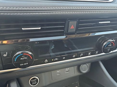 Used 2022 Nissan Rogue SV w/ SV Premium Package image 10