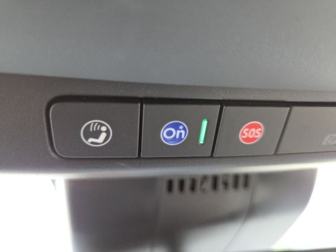Used 2025 GMC Yukon XL Denali AWD/4WD image 36