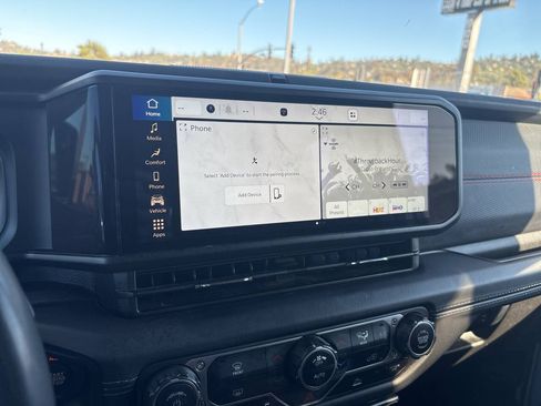 Used 2024 Jeep Wrangler Unlimited Rubicon AWD/4WD image 31