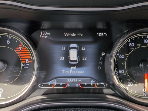 Used 2019 Jeep Cherokee Overland w/ Technology Group FWD image 29
