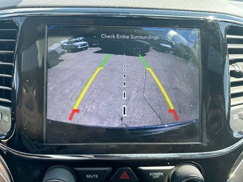 Used 2020 Jeep Grand Cherokee Limited w/ Premium Lighting Group AWD/4WD image 17