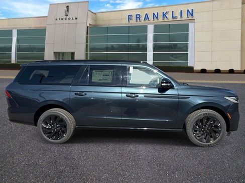 New 2025 Lincoln Navigator L Reserve w/ Jet Appearance Package AWD/4WD image 8
