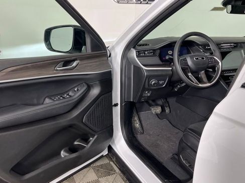 New 2026 Jeep Grand Cherokee Laredo image 23