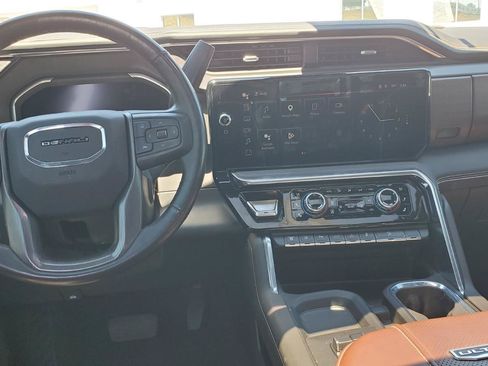 Used 2024 GMC Sierra 3500 Denali Ultimate AWD/4WD image 7
