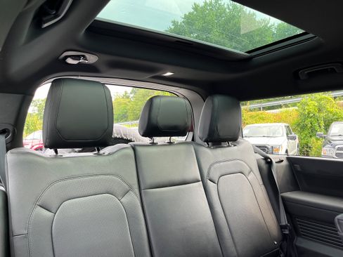 Used 2024 Land Rover Defender 130 X-Dynamic SE AWD/4WD image 15