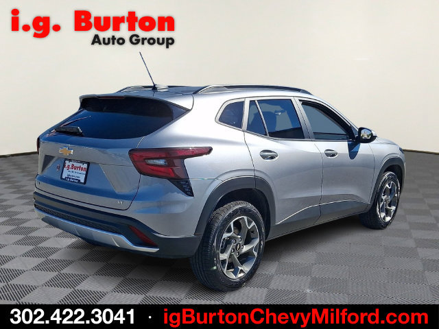 Used 2025 Chevrolet Trax LT FWD image 6