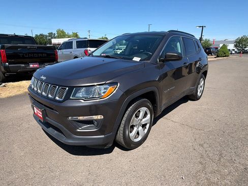 Used 2018 Jeep Compass Latitude w/ Popular Equipment Group FWD image 2