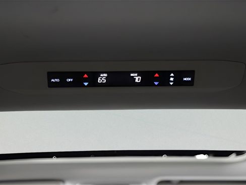 Used 2022 Toyota Sienna XLE image 24