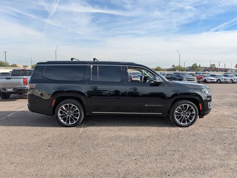 Used 2023 Jeep Wagoneer L Series III w/ Premium Group I image 5