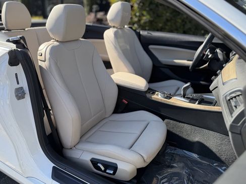 Used 2019 BMW 230i Convertible w/ Convenience Package image 34