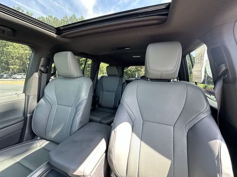 Used 2024 Lexus GX 550 w/ Cold Area Package AWD/4WD image 8