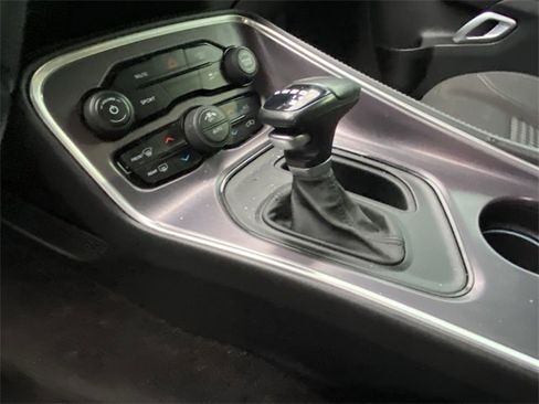Used 2018 Dodge Challenger SXT image 7