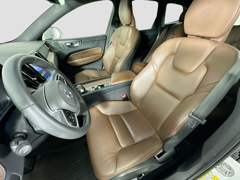 Certified 2023 Volvo XC60 B5 Plus w/ Protection Package Premier image 22