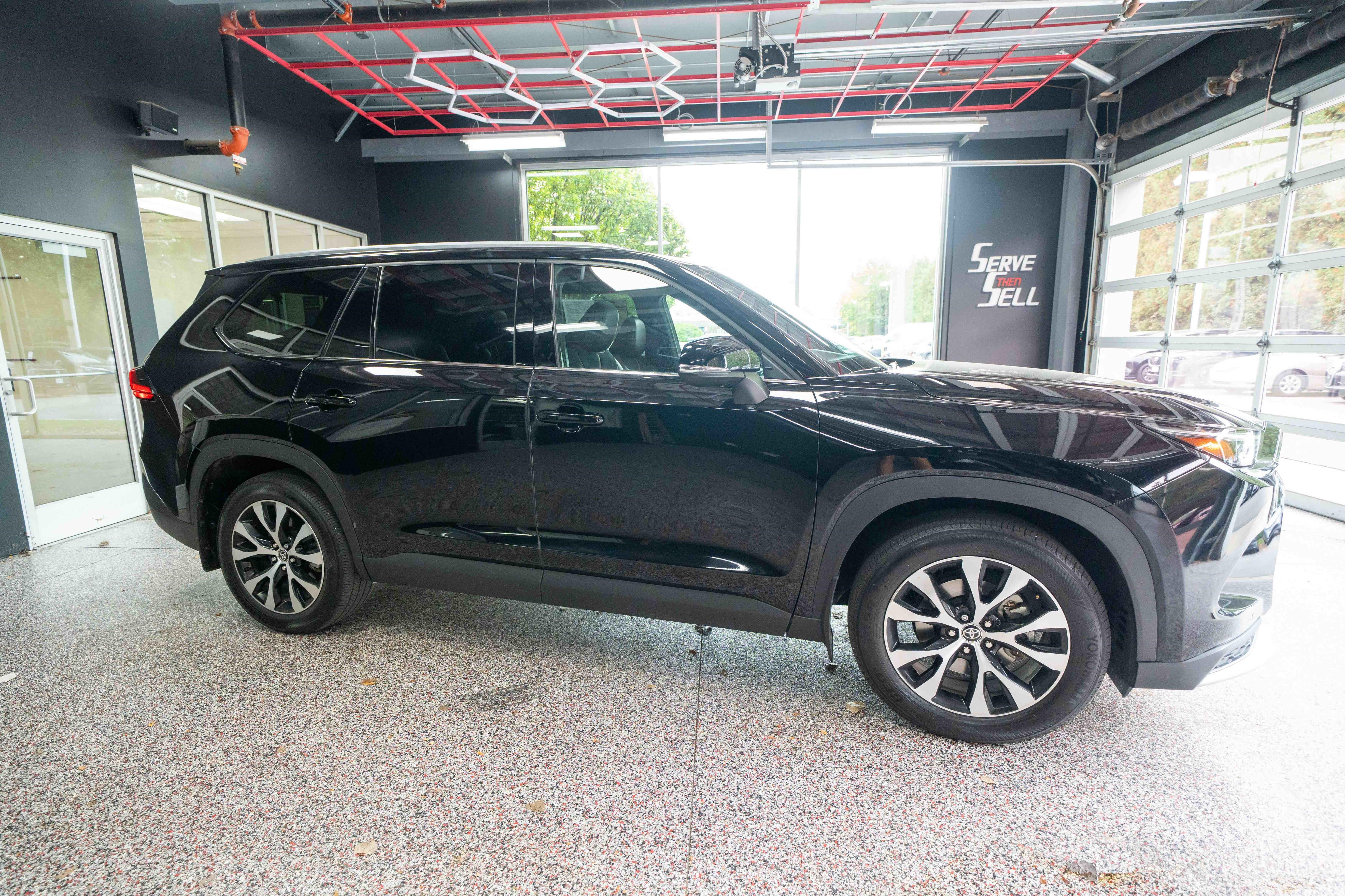Used 2024 Toyota Grand Highlander AWD Hybrid image 5