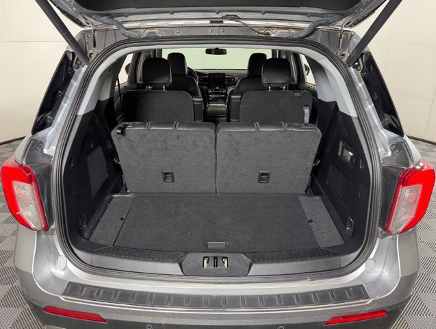Used 2022 Ford Explorer Limited w/ Equipment Group 301A RWD image 8