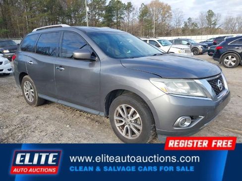 Used 2016 Nissan Pathfinder SV image 2