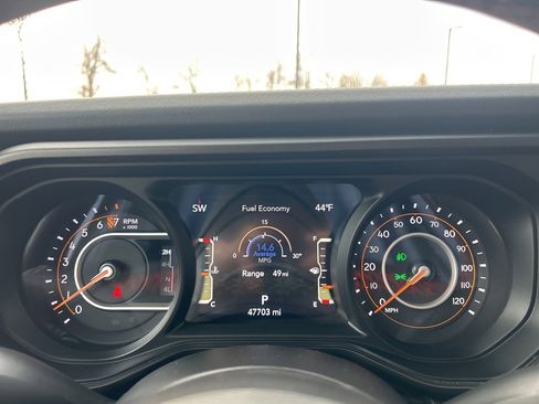 Certified 2024 Jeep Gladiator Rubicon w/ Convenience Group image 16