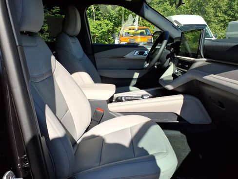 New 2027 Ford Explorer Active w/ Active Comfort Package AWD/4WD image 9