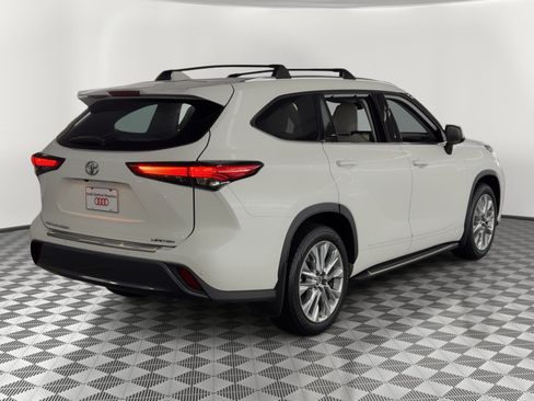 Used 2021 Toyota Highlander Limited image 9