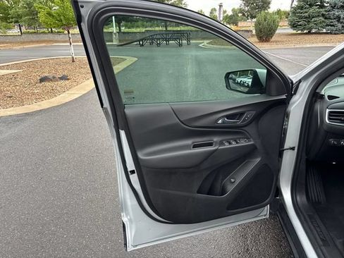 Used 2018 Chevrolet Equinox LT AWD/4WD image 12