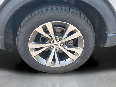Used 2020 Ford Explorer Platinum w/ Premium Technology Package AWD/4WD image 3