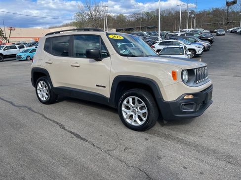 Used 2015 Jeep Renegade Latitude AWD/4WD image 6