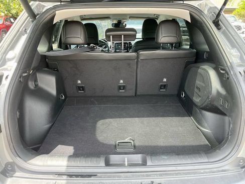 Used 2019 Jeep Cherokee Limited w/ Technology Group FWD image 26