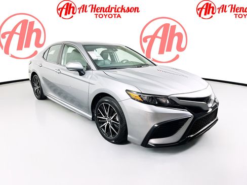 Used 2024 Toyota Camry SE image 1