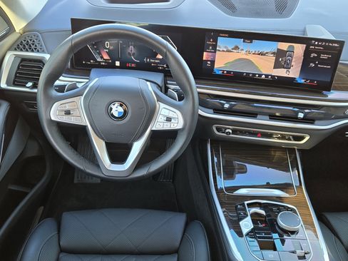 Used 2024 BMW X7 xDrive40i image 32