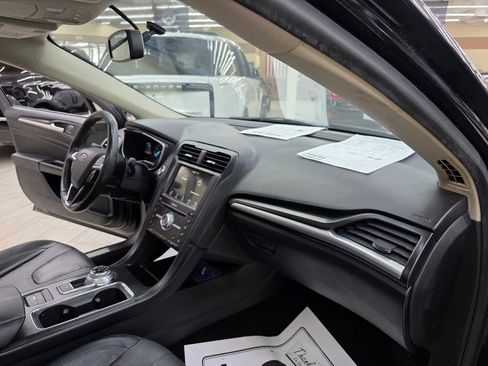 Used 2018 Ford Fusion Titanium FWD image 20