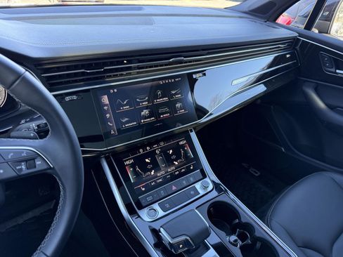 Used 2025 Audi Q7 2.0T Premium w/ Convenience Plus Package image 15