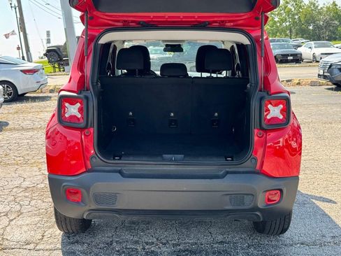 Used 2023 Jeep Renegade Latitude AWD/4WD image 6