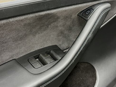 Used 2023 Tesla Model Y Performance image 15