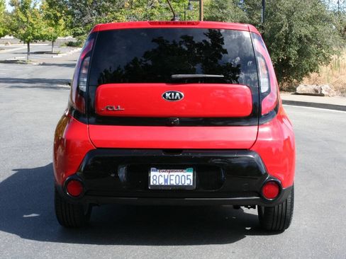 Used 2016 Kia Soul + FWD image 9